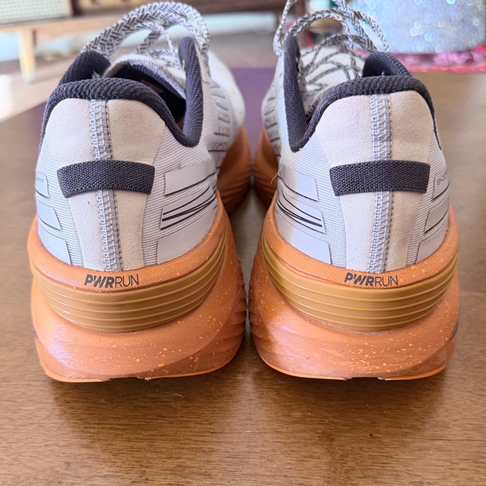 SAUCONY RUNNING SHOES. (SIZE 12) - Picture 6 of 11